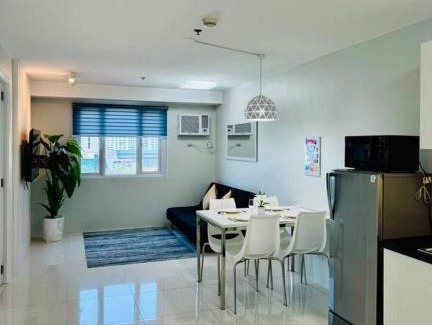 Valencia Apartamento | Cozy Minimalist 2BR Condo at Princeton QC near Rob Magnolia