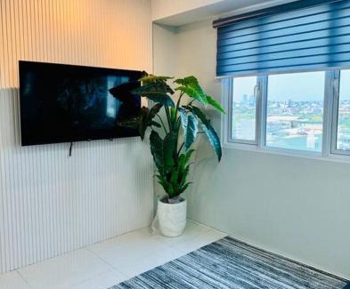 Valencia Apartamento | Cozy Minimalist 2BR Condo at Princeton QC near Rob Magnolia