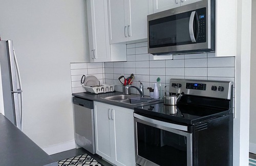 Downsview Apartamento | Cozy Minimalist Apartment w/ parks, lakes and rivers nearby