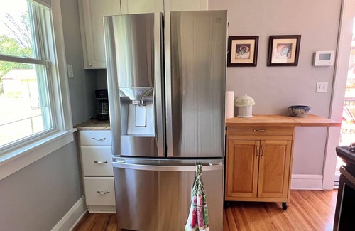 Victory Casa | Cozy Minneapolis Bungalow - 2 bedroom, your home away from home!