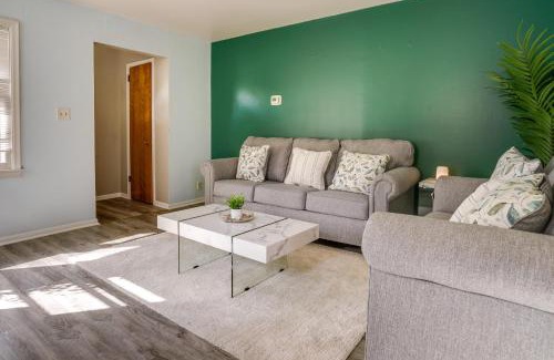 Morris Park Casa | Cozy Minneapolis Duplex - 10 Mi to Downtown!
