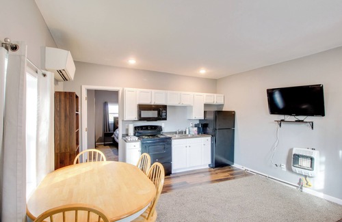 Nevada Apartamento | Cozy Missouri Escape w/ Balcony, Near Colleges!