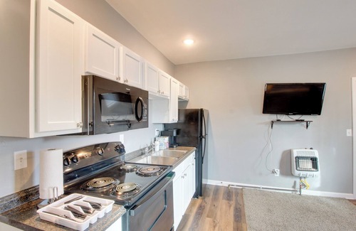 Nevada Apartamento | Cozy Missouri Escape w/ Balcony, Near Colleges!