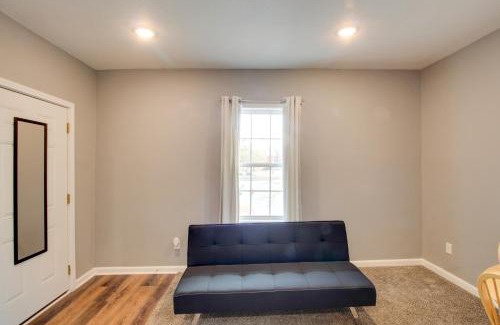Nevada Apartamento | Cozy Missouri Escape with Balcony, Near Colleges!
