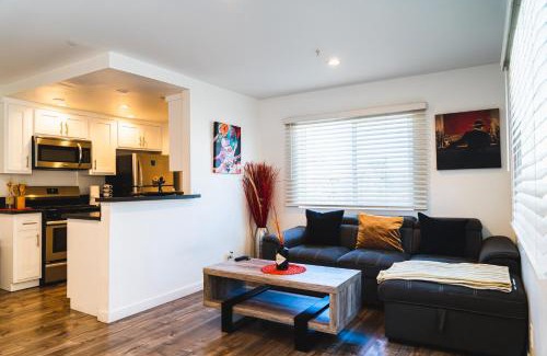 Wilshire Apartamento | Cozy Modern 1-Bedroom in Koreatown, Near Hollywood Attractions
