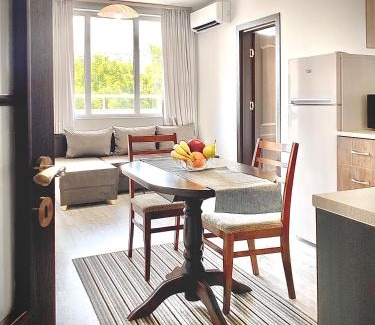 Stara Zagora Apartamento | Cozy & Modern 1BR Apart for 4 guests next to Medical University & Free parking