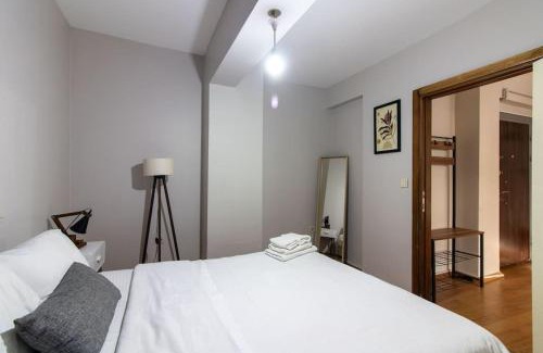 Maltepe Apartamento | Cozy Modern 1BR w Patio New Building in Maltepe
