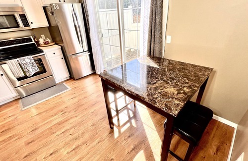 Shakopee Casa | Cozy modern 2-bedroom townhome with king suite in Shakopee