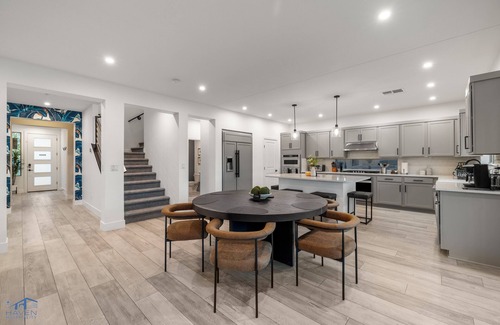 Enterprise Casa | Spacious/Modern 5bd Home, 15mins to Airport, 20mins to the strip,Pool & Jacuzzi!