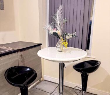 Preston Casa | Cozy modern apartment with comfortable living space