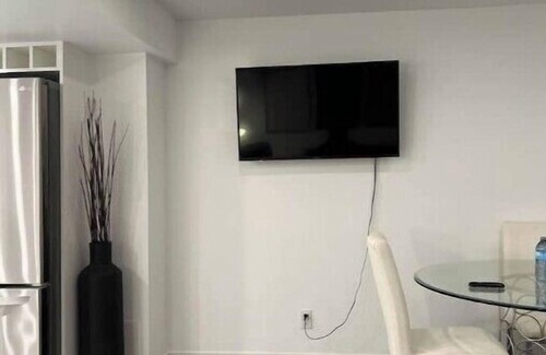 Lisgar Casa | Cozy Modern Basement apartment in Mississauga near all the happening places.