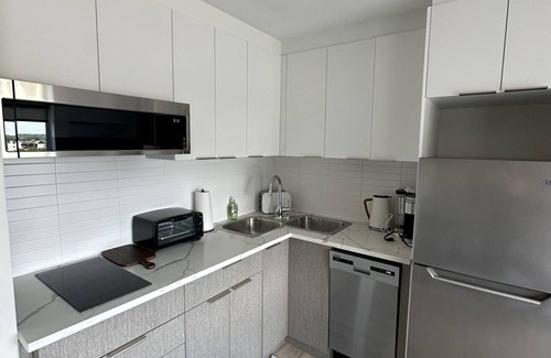 Golden Triangle Apartamento | Cozy Modern Centretown Ottawa Studio Near U of O, Restaurants, and Amenities