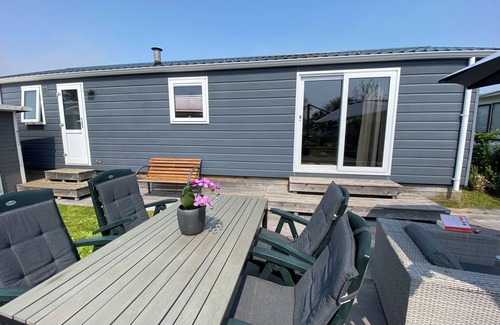 Renesse Chalet De Esquí | Cozy modern chalet close to the beach