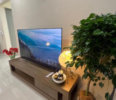 Gelugor Apartamento | Cozy Modern Condo with Pool & City Access