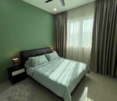 Gelugor Apartamento | Cozy Modern Condo with Pool & City Access
