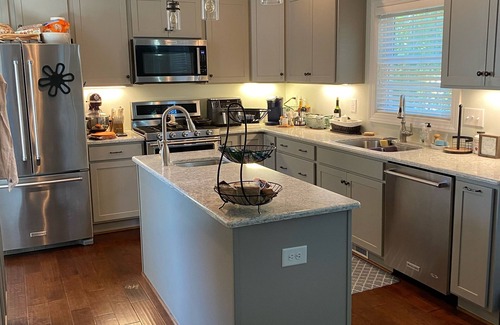 Christiansburg Casa | Cozy Modern Cottage Style Home minutes from VT, RU, Christiansburg Aquatic Cente