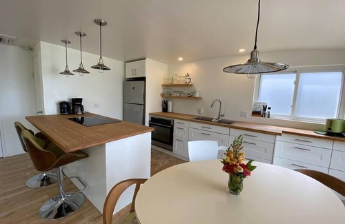 Inverhuron Cabaña | Cozy modern cottage on the beach