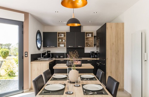 Lessay Cabaña | Casa de madera contemporánea cerca del bosque, equipada y luminosa, cerca de playas y sitios históricos