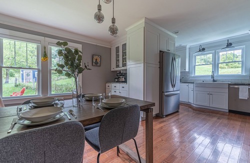 Canton Cabaña | Cozy modern cottage with pasture and woods