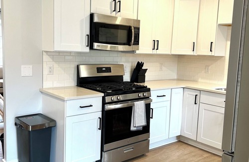 Battle Creek Casa | Cozy Modern Farmhouse Prime Lakeview Location