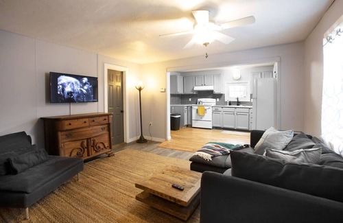Northwest Harwinton Apartamento | Cozy Modern Farm Haus 2 Bedroom Apartment