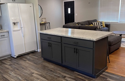 Rolla Casa | Cozy Modern Farmhouse that Sleeps 8