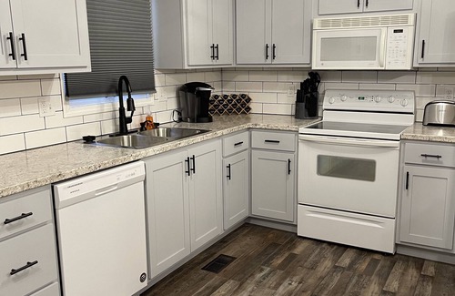 Rolla Casa | Cozy Modern Farmhouse that Sleeps 8
