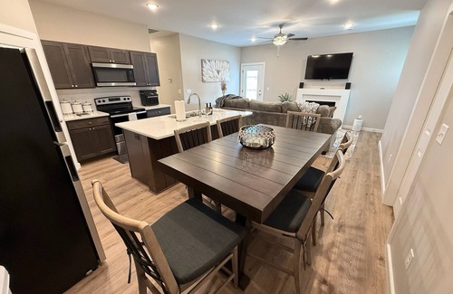 Valley Center Casa | Cozy Modern Haven w/ Fireplace & Open Kitchen