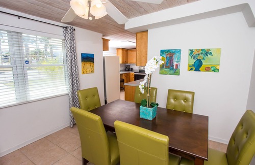 Villa Primera Casa | Acogedora, moderna casa de paseo rápido a la playa!