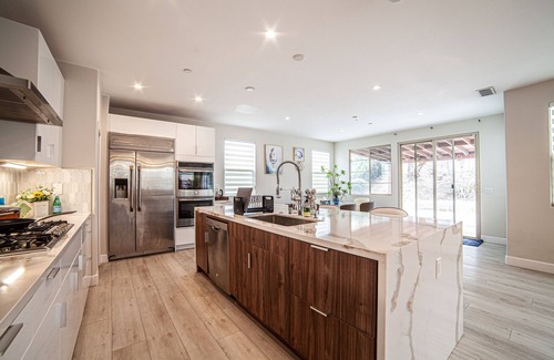 Eastvale Casa | Cozy Modern House In Eastvale 8 Guests/4B/3.5Ba/3257Sqft/