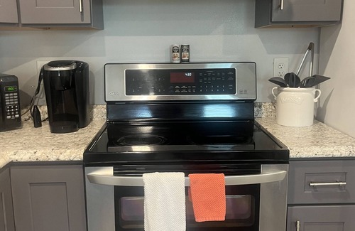 Northwest Pensacola Casa | Cozy modern house near interstate, amusement parks, hospital, 20 min from beach