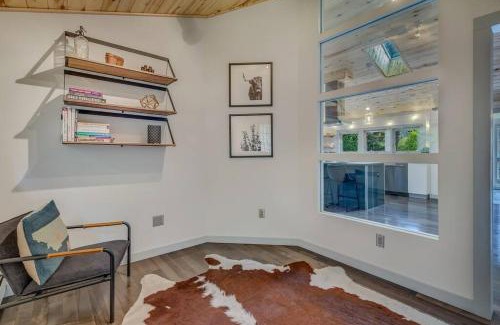 Glenwood Springs Casa | Cozy Modern House seconds from Roaring Fork River