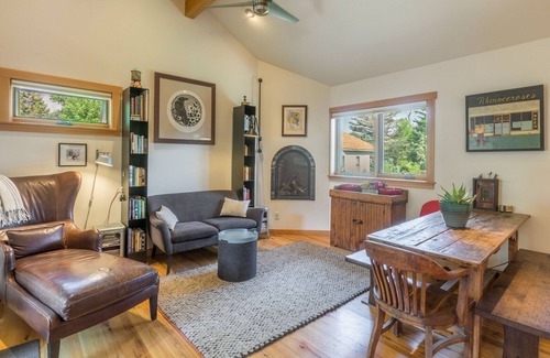 Ridgway Casa | Cozy Modern Mountain Getaway - Private Yard - Pet Friendly!