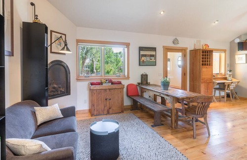 Ridgway Casa | Cozy Modern Mountain Getaway - Private Yard - Pet Friendly!