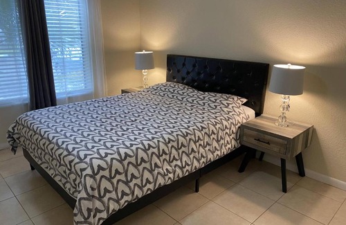 Land of the Presidents Apartamento | Cozy Modern Private - Close to Beaches