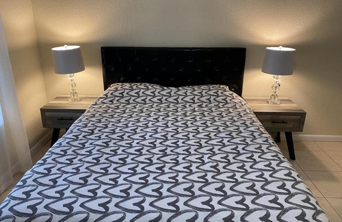 Land of the Presidents Apartamento | Cozy Modern Private - Close to Beaches