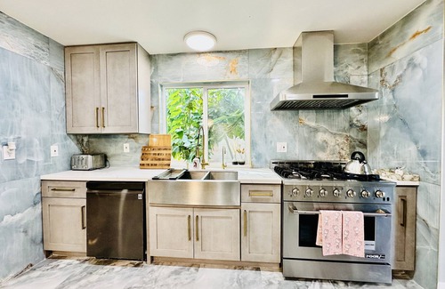 Westminster Casa | Cozy modern rose house 3-bedrooms pets friendly in Garden Grove, California