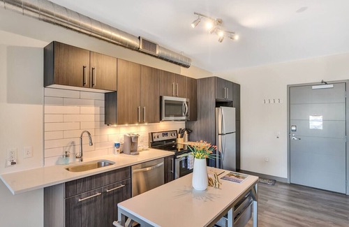 Lawrenceville Apartamento | Cozy + Modern Studio in the Heart of Lawrenceville