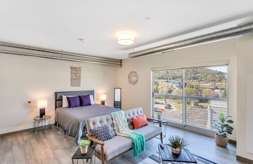 Lawrenceville Apartamento | Cozy + Modern Studio in the Heart of Lawrenceville