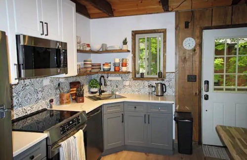 Lake Ariel Casa | Cozy Modern Updated Poconos Cabin with Huge Deck
