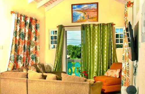 Ruby Apartamento | Cozy Modern Upstairs 2 Bed A/C Apt Near 2 Everything