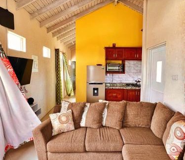Ruby Apartamento | Cozy Modern Upstairs 2 Bed A/C Apt Near 2 Everything