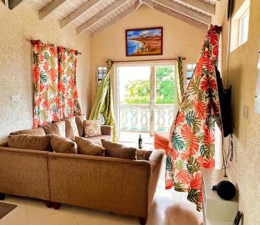 Ruby Apartamento | Cozy Modern Upstairs 2 Bed A/C Apt Near 2 Everything