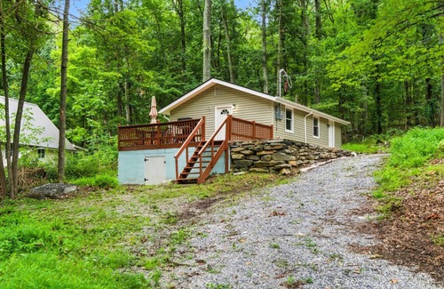Harpers Ferry Casa | Cozy Mountain Bungalow | 10 Mins to Historic Harpers Ferry and Appalachian Trail | Nature, History & Adventure