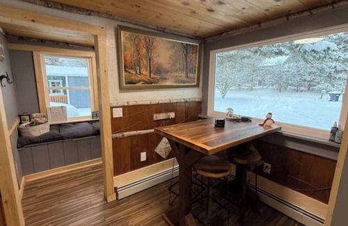 Jay Casa | Cozy mountain cabin - 10 min to skiing, hiking & biking