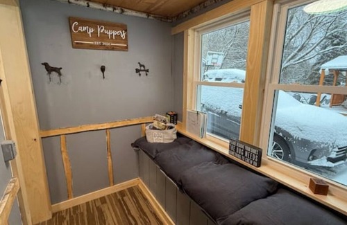 Jay Casa | Cozy mountain cabin - 10 min to skiing, hiking & biking