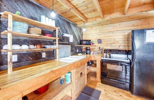 Lake Agnes Cabina | Cozy Mountain Cabin Near Steamboat - Sleeps 8+, Hot Tub Access, Pet-Friendly