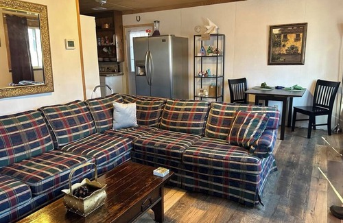 Jasper Cabina | Cozy mountain cabin on 15 acre Animal Sanctuary