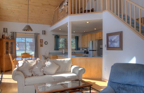 South Fork Cabina | Cozy Mountain Cabin - Outdoor Firepit - Near Wolf Creek Ski Area