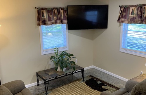 Waynesville Cabaña | Cozy Mountain Cottage near Downtown